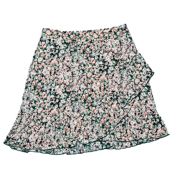 LC Lauren Conrad Dresses & Skirts - LC Lauren Conrad Green/White Mini Floral Ruffle Skirt